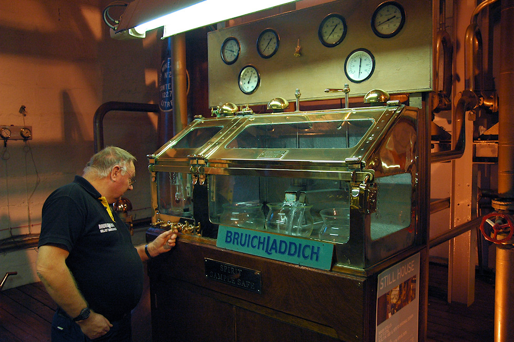 bruichladdich-spirit-safe